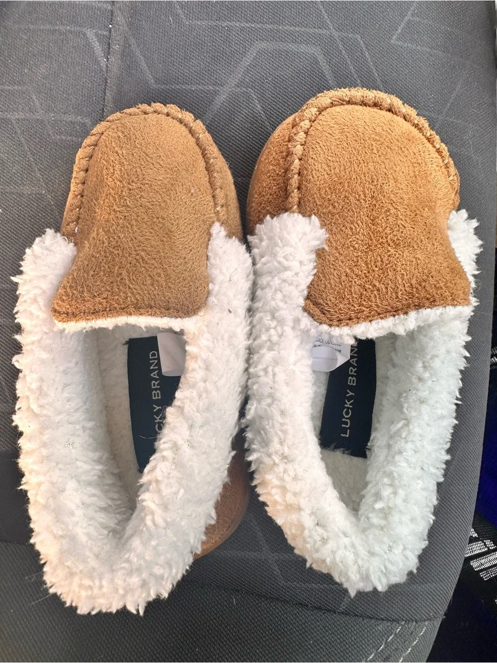 Lucky Brand Slipper For Toddlers Size 5/6